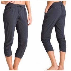 Athleta Charcoal Black Lightweight Prima Capri Pants